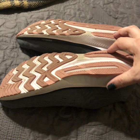 Saucony pwrrun shoes size 9.5 wide. Only worn a few times - Picture 4 of 4